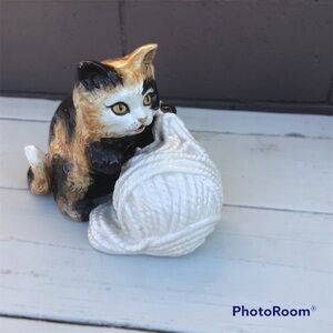 Vintage Ceramic Large Kitty With Yarn